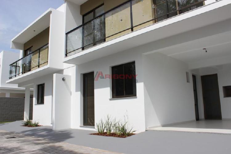 Casa em condomínio à venda no Pinheiro Machado - Santa
