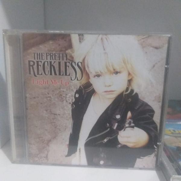 cd the pretty reckless "light me up"