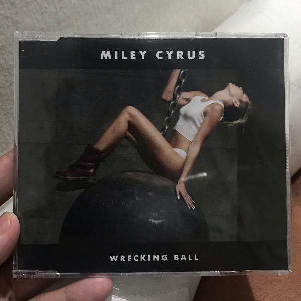 miley cyrus - wrecking ball single 2013