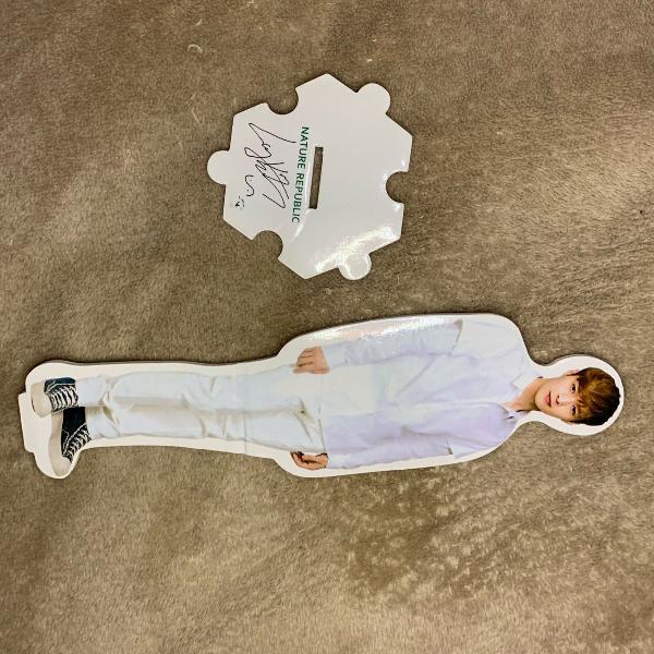 standee lay exo