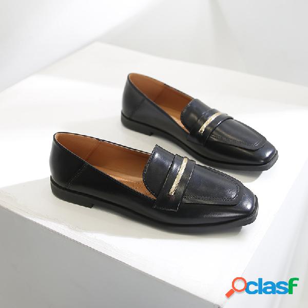 As mulheres se vestem sapatos deslizamento decoração matel