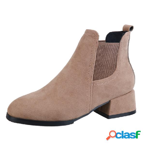 Botas Martin em camurça com salto baixo