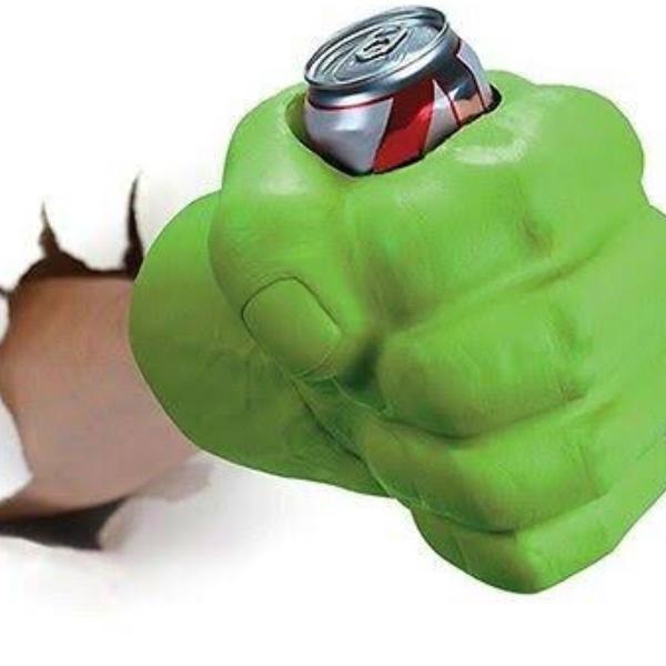 mão do hulk segura bebida, importada