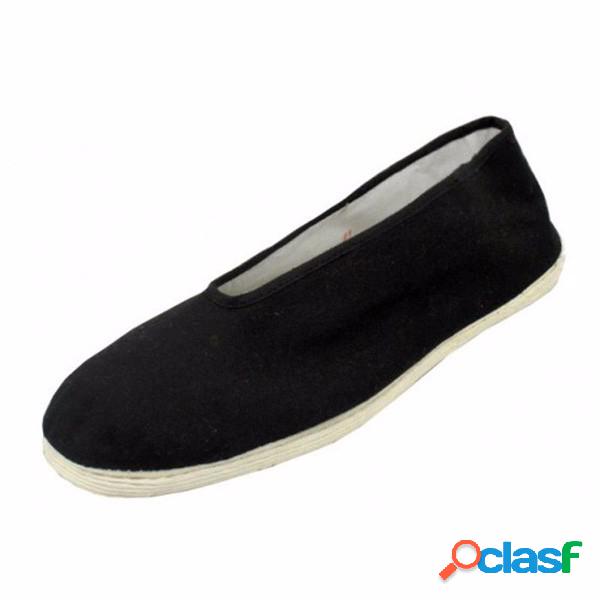 Deslizamento preto da lona em mocassins lisos chineses de