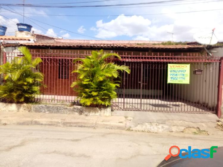 Excelente casa de 3 Quartos - QSF 8 - Taguatinga Sul