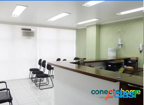 Sala comercial de 50 m² e 1 vaga no eixo da Avenida