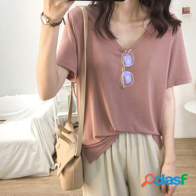 T-shirt casual solta com novas mulheres em torno do pescoço