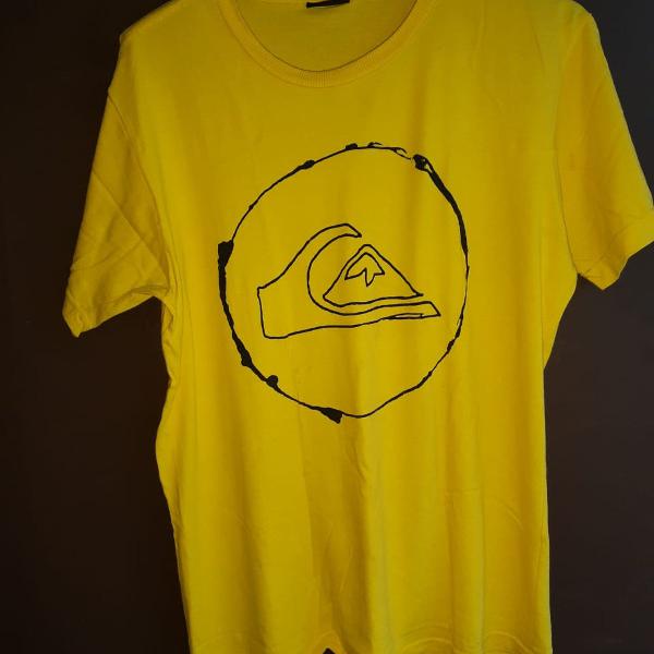 Camiseta amarela estilosa