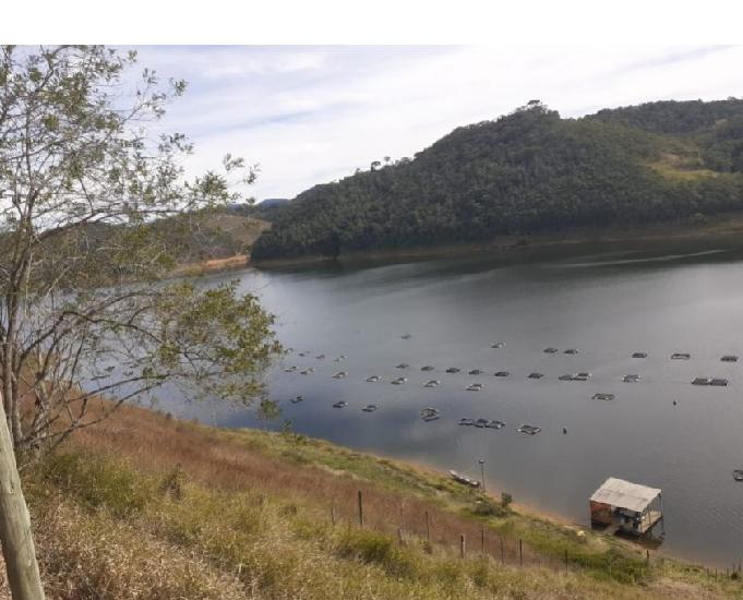 Sítio em Paraibuna fundo com a Represa