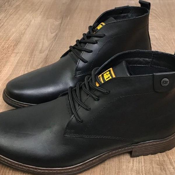 bota caterpillar preto