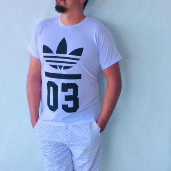 camiseta masculina adidas g branca com símbolo da marca na