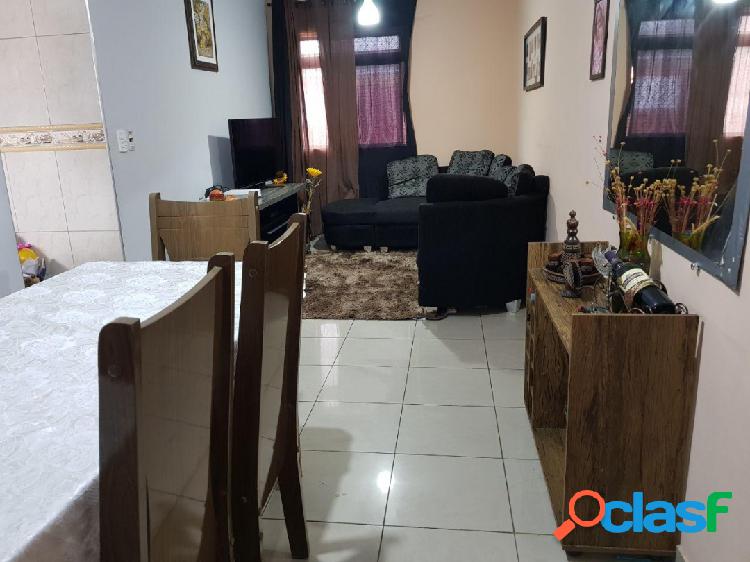Apartamento na Cohab 2 com 2 dormitórios.