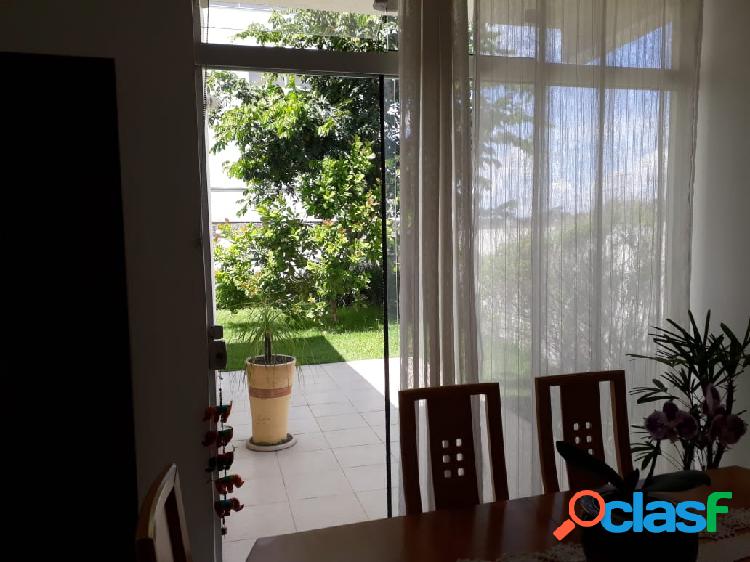 Casa Sobrado em Condomínio Fechado no Urbanova - 284m²