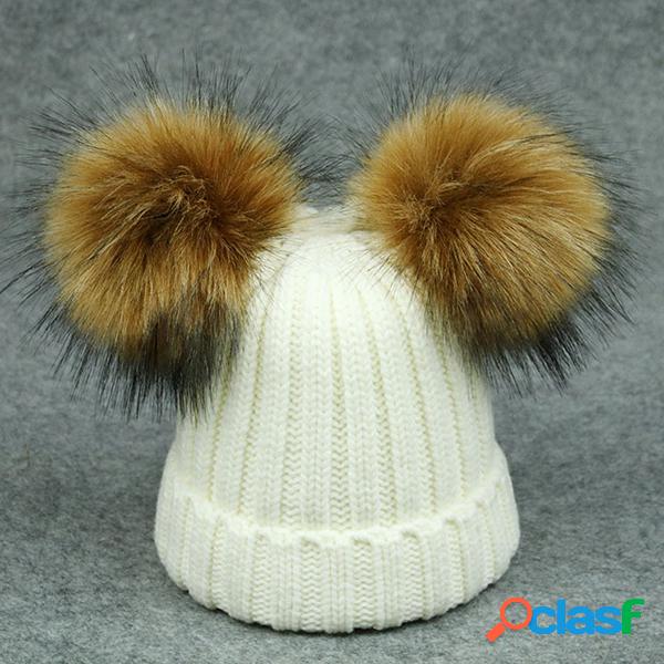 Gorro de Bebê Tricotado Grosso Dois Pompons de Pele