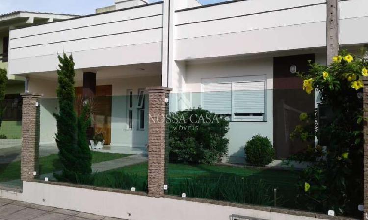 Casa para venda com 180 metros quadrados com 3 quartos em