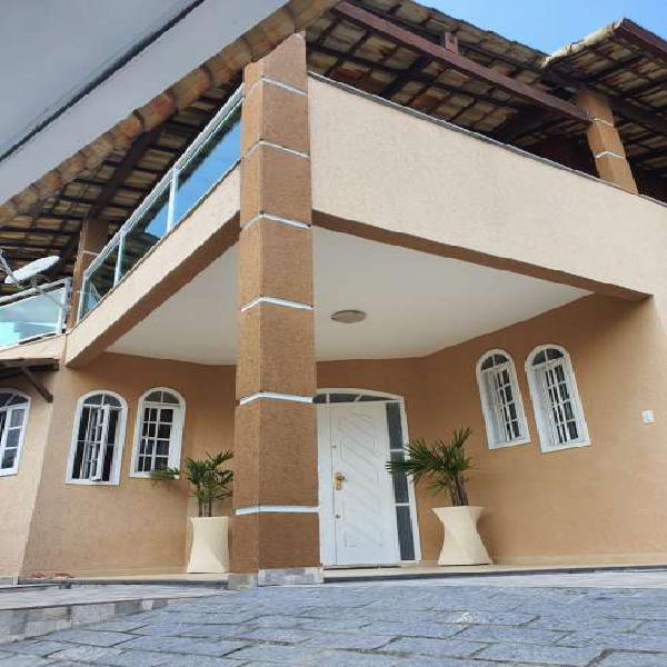 Vendo uma Belíssima Casa Duplex com 3 quartos 2 Suítes em