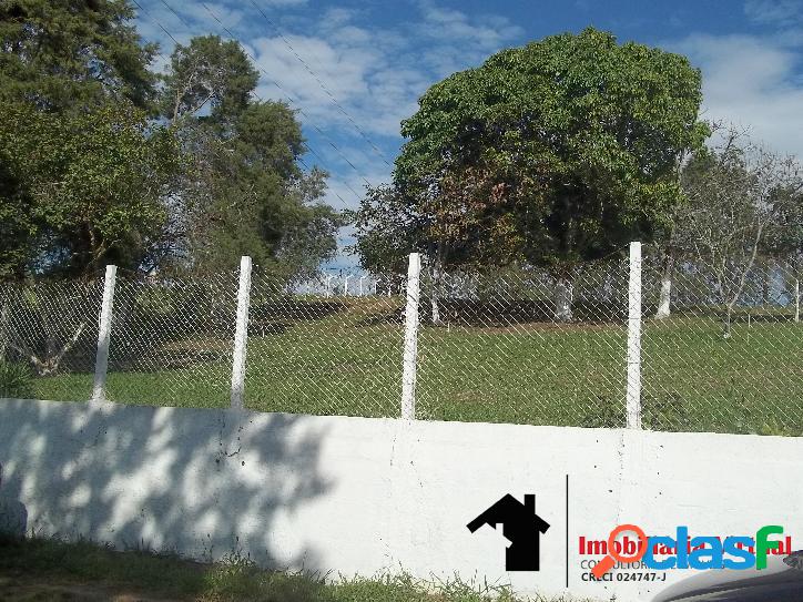 AREA DE 2.800M²(ZONA MIXTA)