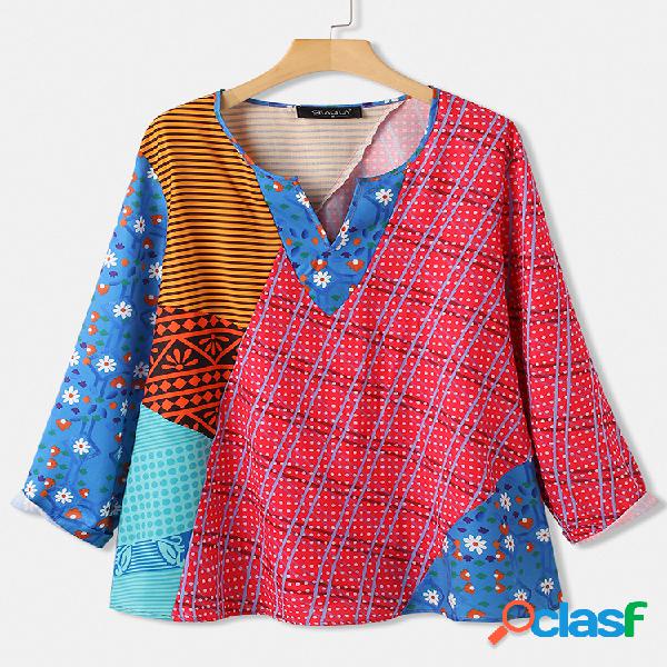 Blusa de mangas compridas com decote em V de estampa