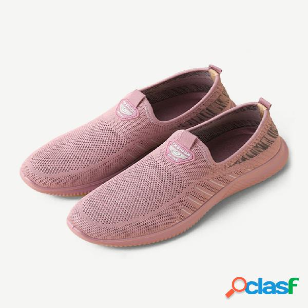 Deslizamento de malha de mulheres em sapatos casuais leves