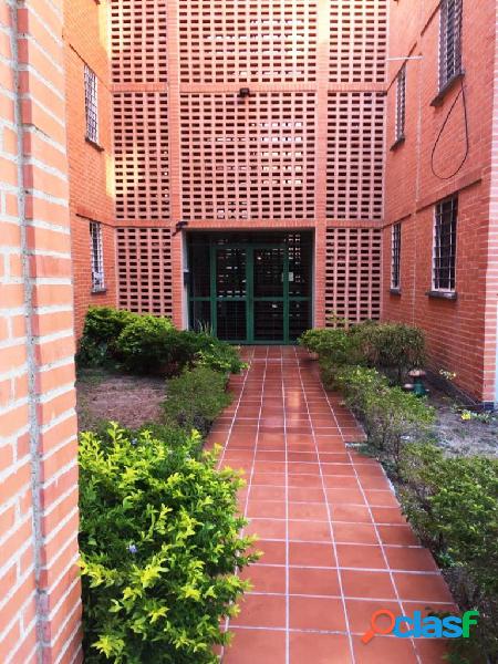 Se alquila apartamento en tulipan con cocina y calentador