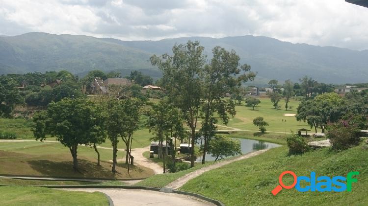 Terreno en venta (1.800m2) en Altos de Guataparo con vista