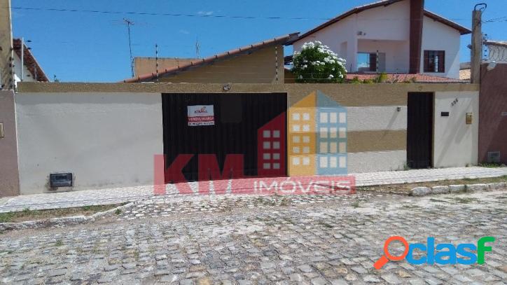 Vende-se uma Excelente Casa no Dom Jaime Câmara