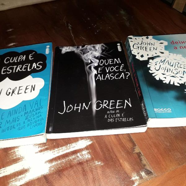 3 livros do john green por 20 reais :)