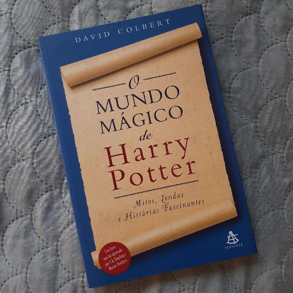 Livro O Mundo Mágico de Harry Potter