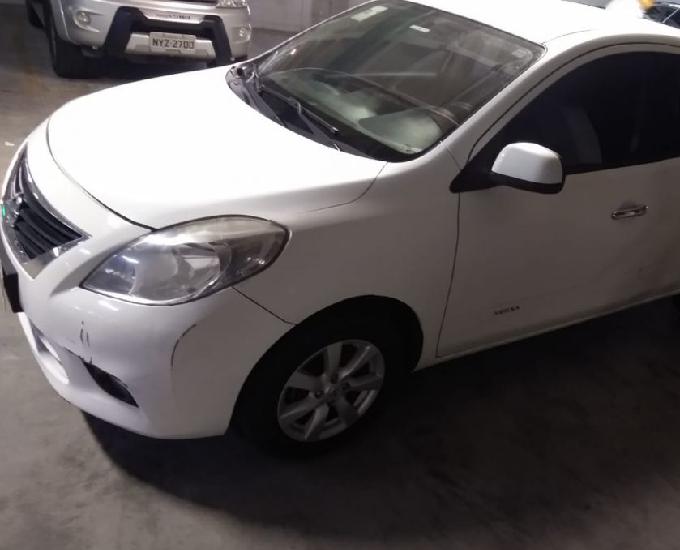Versa semi novo