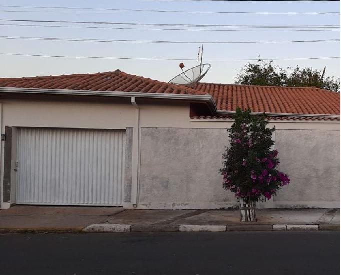 Casa de 4 cômodos em lote de 600 m2 em Cesário Lange