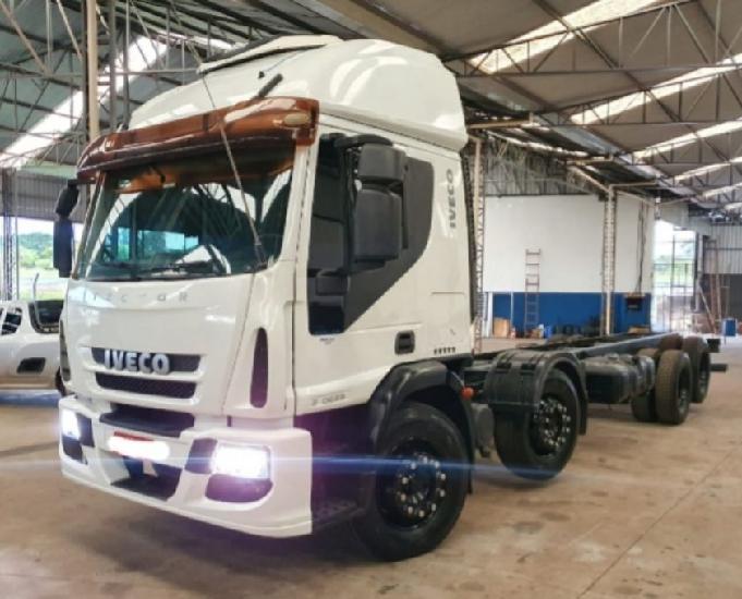 IVECO TECTOR 240 E 28 2013 4EIXO CHASSI