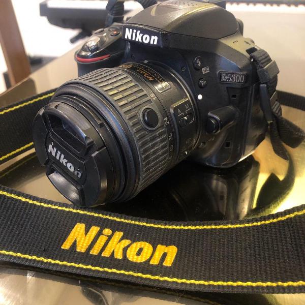 Vendo Câmera Nikon D5300 + Lente 18-55mm