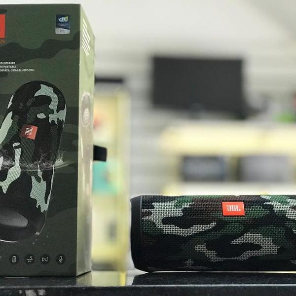 caixa de som jbl flip 4 bluetooth/squad/camuflada