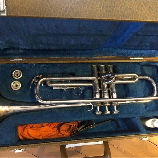 trompete yamaha ytr 232s - com caixa