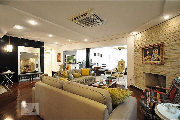 Apartamento para venda possui 267 metros quadrados com 4