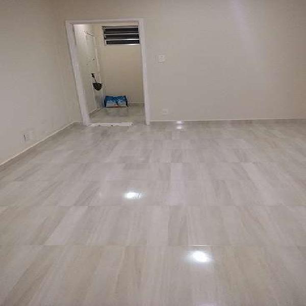 Apartamento para venda possui 60 metros quadrados com 1