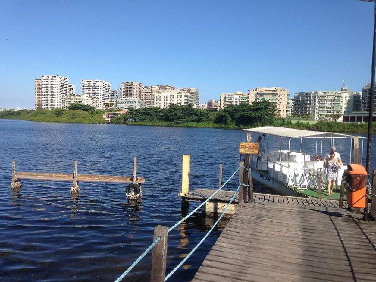 Belíssima Mansão de frente a Lagoa, a Reserva e o Mar.