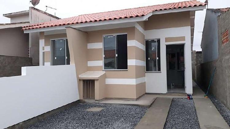 Casa para venda possui 55 metros quadrados com 2 quartos em