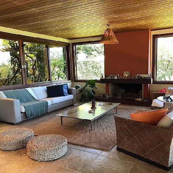 Casa de condomínio para venda possui 1560 metros quadrados