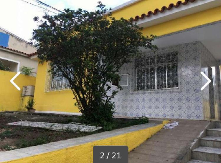 Casa para venda com 360 metros quadrados com 3 quartos em