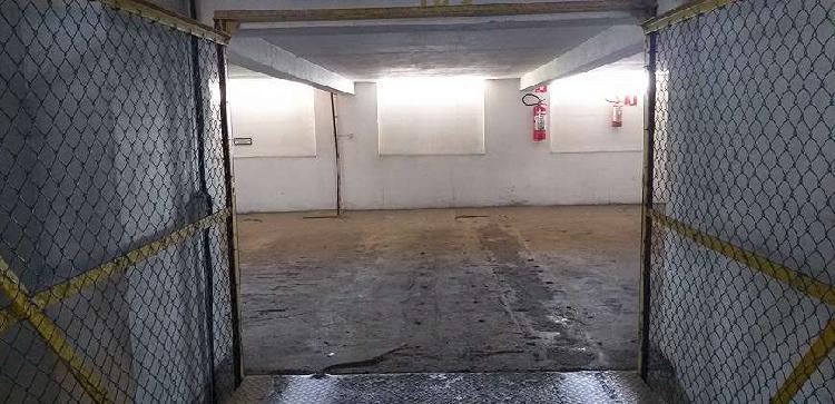 Garagem para venda possui 20 metros quadrados em Centro -