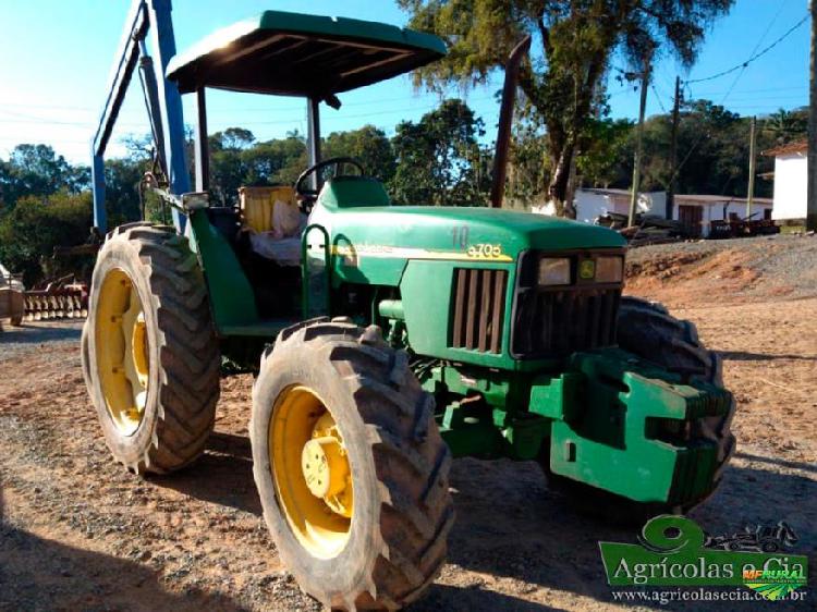 Trator John Deere 5705 4x4 ano 10