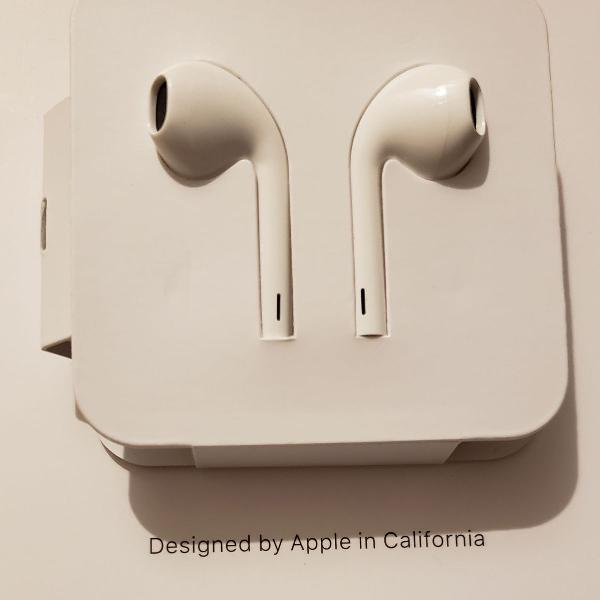 fone de ouvido earpods com conector lightning branco - apple