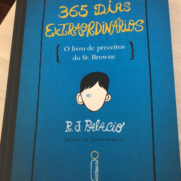 livro 365 dias extraordinários de r.j. palacio
