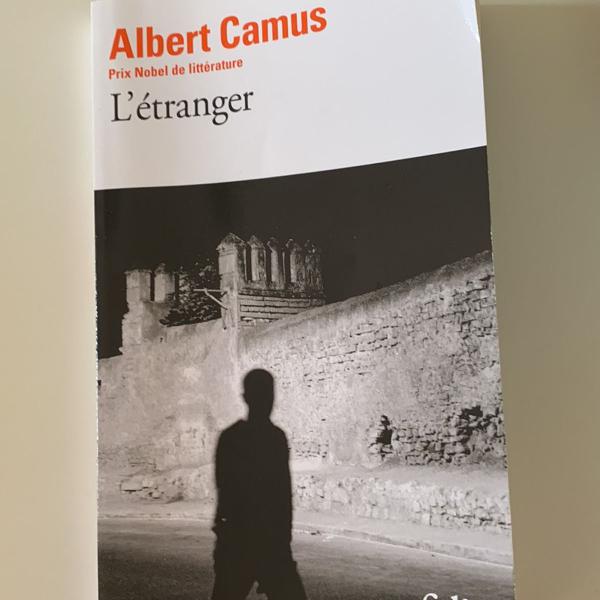 livro - létranger - albert camus (em francês)