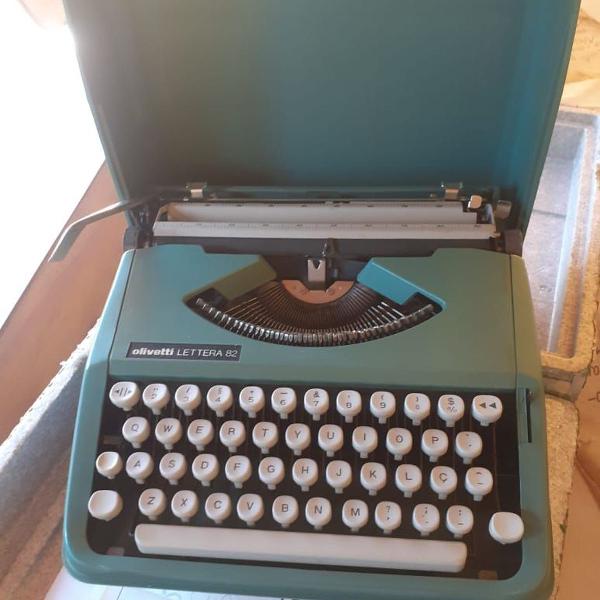 máquina de escrever olivetti lettera 82 com maleta - antiga