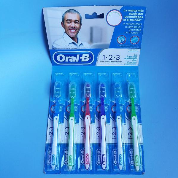 6 escovas dentais com protetor