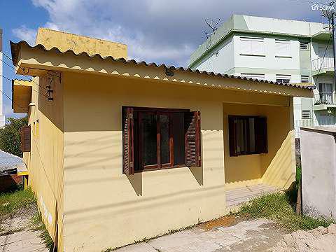 Ampla casa localizada no bairro Nª. Sª das Dores na cidade