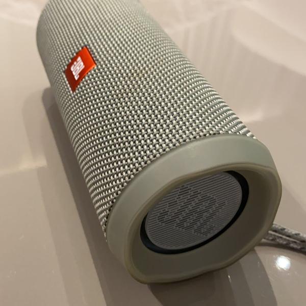 caixa de som bluetooth jbl flip 4 portátil - à prova