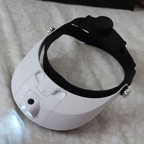 capacete com iluminação para designer de sobrancelhas,